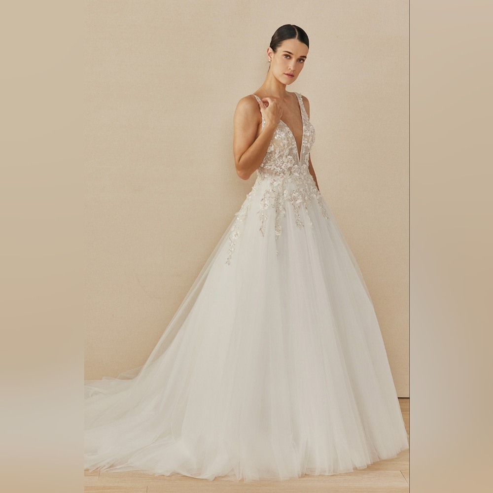 Bicici and Coty Wedding Dress Size Small Never Worn but bustle added